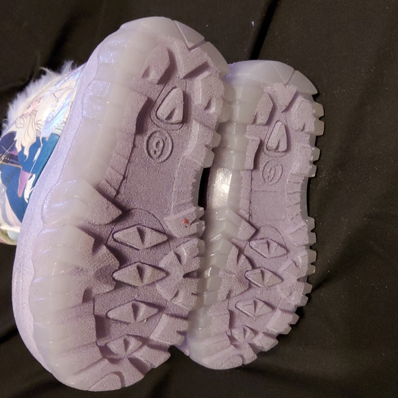 Toddler Girls Frozen Lighted Winter Snow Boot with Faux Fur Lining - Picture 4 of 5